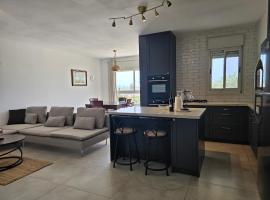 OrYam - Boutique Sea View Apt. 2BD Up to 10 Guests，位于阿卡的酒店