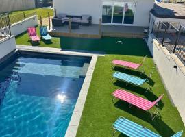 Charmandene - Luxury 5 Bed with Pool and Gated Parking，位于布里斯托的酒店