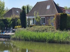 Family Home in Zeewolde by Forest Trails，位于泽沃德的Spa酒店