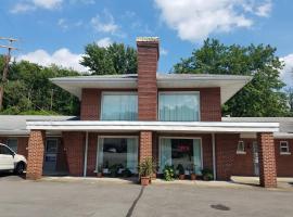 Melody Motor Lodge，位于Connellsville的酒店
