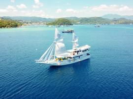 Phinisi Giona Liveonboard，位于纳闽巴霍的酒店