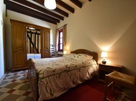 Holiday Home in Saint-Maurice with Garden BBQ，位于Fontainejean的酒店