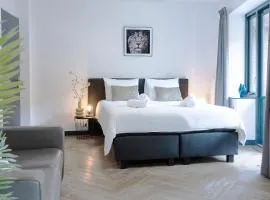 Studio with balcony and full kitchen near hotspot