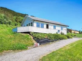 5 person holiday home in averøy