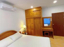 The Rinra Kamala Hut，位于卡马拉海滩的酒店