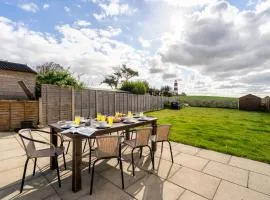4 bed house 50 yards from the beach & lighthouse