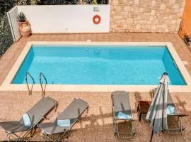 Villa in Kalamitsi near White Mountains