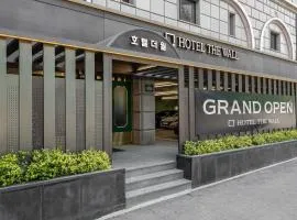 TheWall Hotel