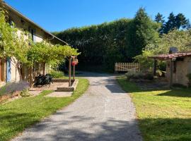 Chez Bonneau，位于Nantiat的酒店