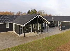 5 star holiday home in Frørup，位于Frørup的酒店