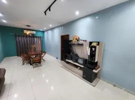 Casa con patio y quincho en Cambyreta Itapua