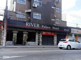 River Palace Hotel，位于迪维诺波利斯的酒店