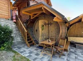 Glamping Medvedjek - Nočitev v vinskem sodu