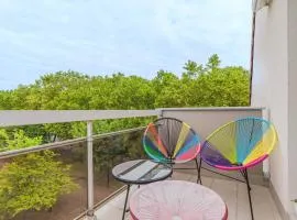 Chez Carine - Idéal famille, Balcon, Netflix