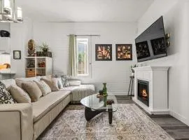 Downtown Den - Steps Away from Worlds Largest Dino