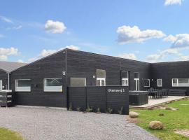 5 star holiday home in Væggerløse，位于博托比的酒店