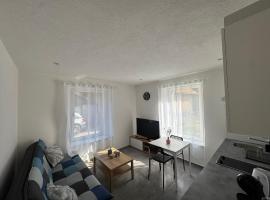 AA - Cosy，位于Couvet的酒店