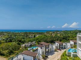 Fancy Oceanviews Condo In The Heart Of Playa Bonita，位于拉斯特拉纳斯的酒店