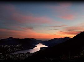 Lake Lugano Cademario LakeView Apartment BEST SUNSET & SUNRISE in Ticino，位于卡迪马里奥的酒店