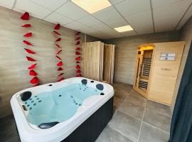 Les Nuits du Cotentin appartement meublé，位于Quettehou的酒店