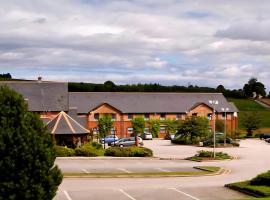 Monifieth Farm Hotel，位于Monifieth的带停车场的酒店