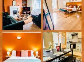 Bourne Cottage - Stylish 3-Bedroom Retreat, Sleeps for 7 Guests, Pet-Friendly & Family friendly, Xbox Series S & Games