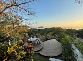 Casa White#2 Beautiful modern beach house，位于萨玛拉的酒店