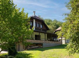 Cozy Home In Petrinja With Wifi，位于Petrinja的酒店