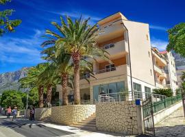 Hotel Neptun Gradac，位于格拉达茨的酒店