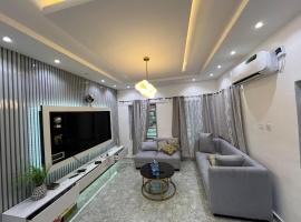 Spacious elegant 3 Bedroom Bungalow in RCCG Camp Mowe WiFi AC Solar，位于Mowe的酒店