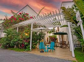 Hotel California Miyakojima Resort，位于宫古岛的自助式住宿