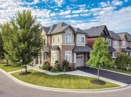 Luxury Stay in a beautiful City Brampton