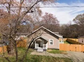 5 Min to Elon - In Unit Washer and Dryer - Fast Wi-Fi