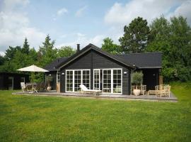 Family House With Shelter At Udsholt Beach，位于Græsted的酒店