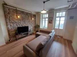 Stone Garden Apartment in the Heart of the City