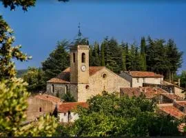 Maison de village au cœur de Ampus