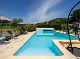 Attractive holiday home with shared pool in the Luberon