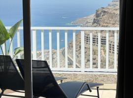 AMADORES BEACH VIEW APARTMENT，位于阿马多雷斯的酒店