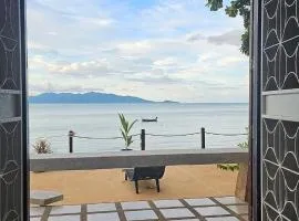 2Bedrooms Beachfront House with Fast WIFI