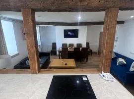4 Bedroom- 5 Bathroom Central Builth Townhouse