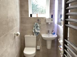 Ground floor Appartment shared with host，位于爱丁堡的酒店