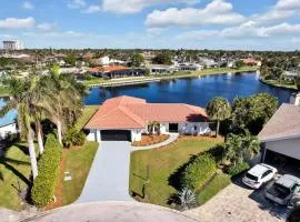 Relax at Lake Breeze 4BR Fort Myers Getaway