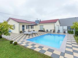 Ferienhaus in Markdorf mit Pool，位于马克多夫的酒店