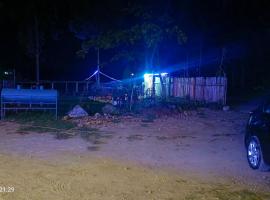 Crestwood Party House，位于Kihingo的酒店