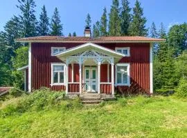 Stunning Home In Skillingaryd With Sauna