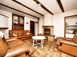 Fine group house with sauna garden，位于希尼的酒店