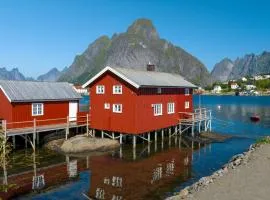 CaspAra authentic Rorbu best view in Reine Lofoten