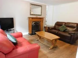Cosy 2 Bed Apartment in Crossford near Lanark