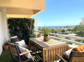 Lux Apt in Priv Condo with Pool, near Beach, Parking & Easy Access to Lisbon，位于帕雷迪的分契式公寓