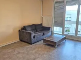 Apartment 2 minutes from Groupama
